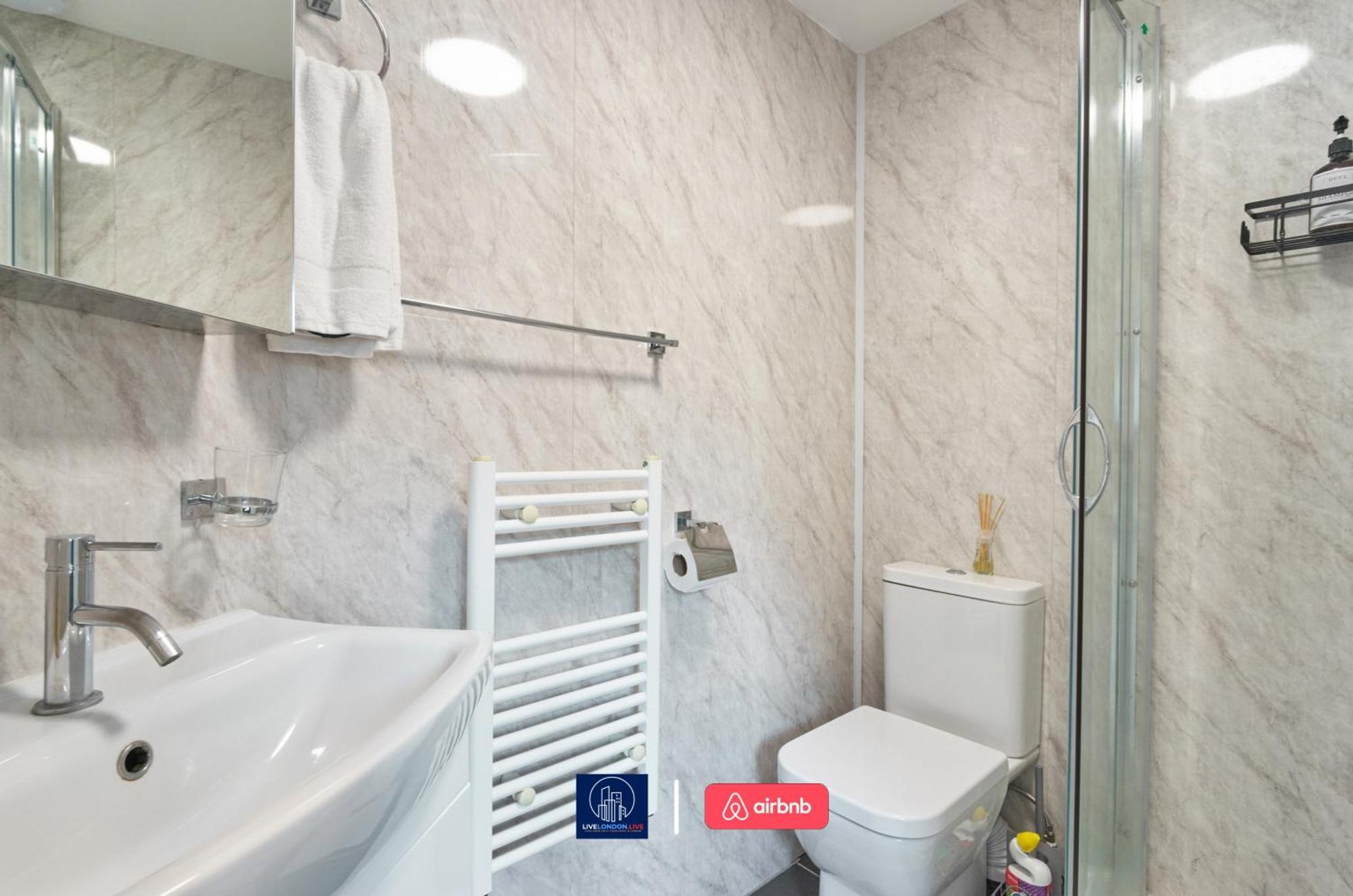 Last-Minute Specials L Sleeps Up To 4 Guests L One-Bedroom Apartment With King Bed And High Ceilings Near Camden By Live London Short Lets & Serviced Accommodation Extérieur photo